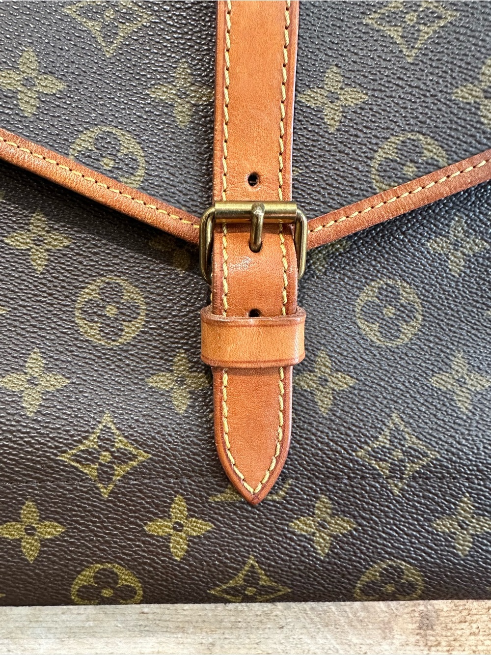 Rare Vintage Louis Vuitton Portable Serviette Crossbody ✨ Comes with COA - Picture 3 of 16